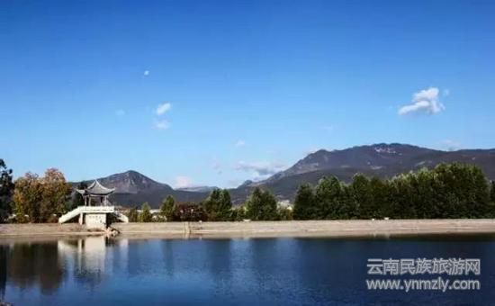 現(xiàn)在的水庫邊那片茂密的樹林，是好多新人拍婚紗的地方。