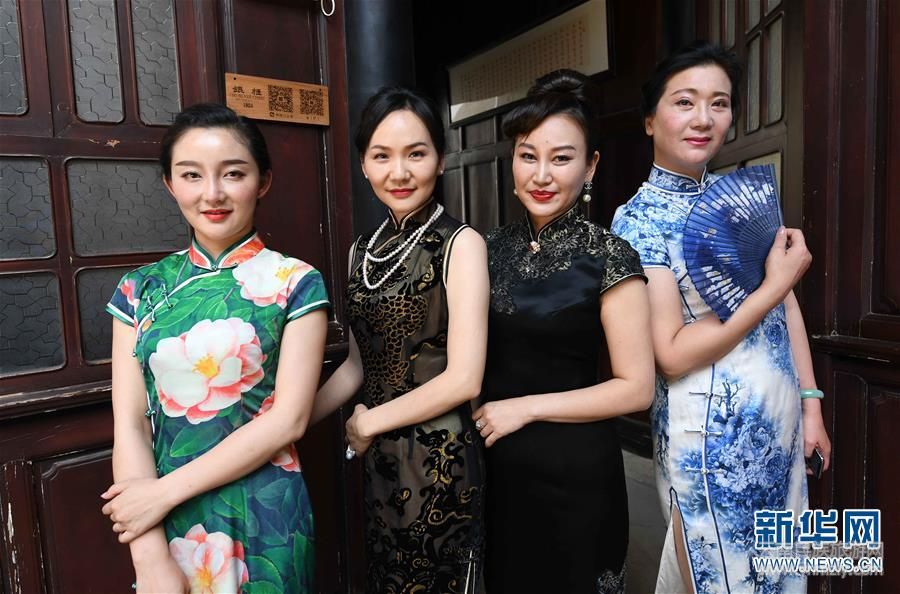 (XHDW)(1)云南昆明:古宅旗袍秀風(fēng)采